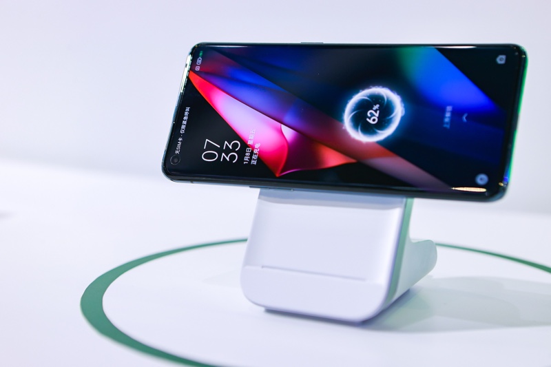 MagVOOC wireless flash charging stand