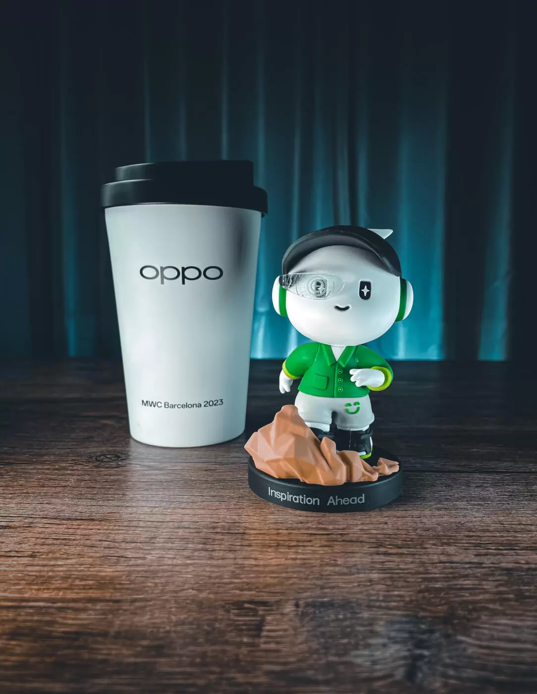 Unboxing the gifts from OPPO 