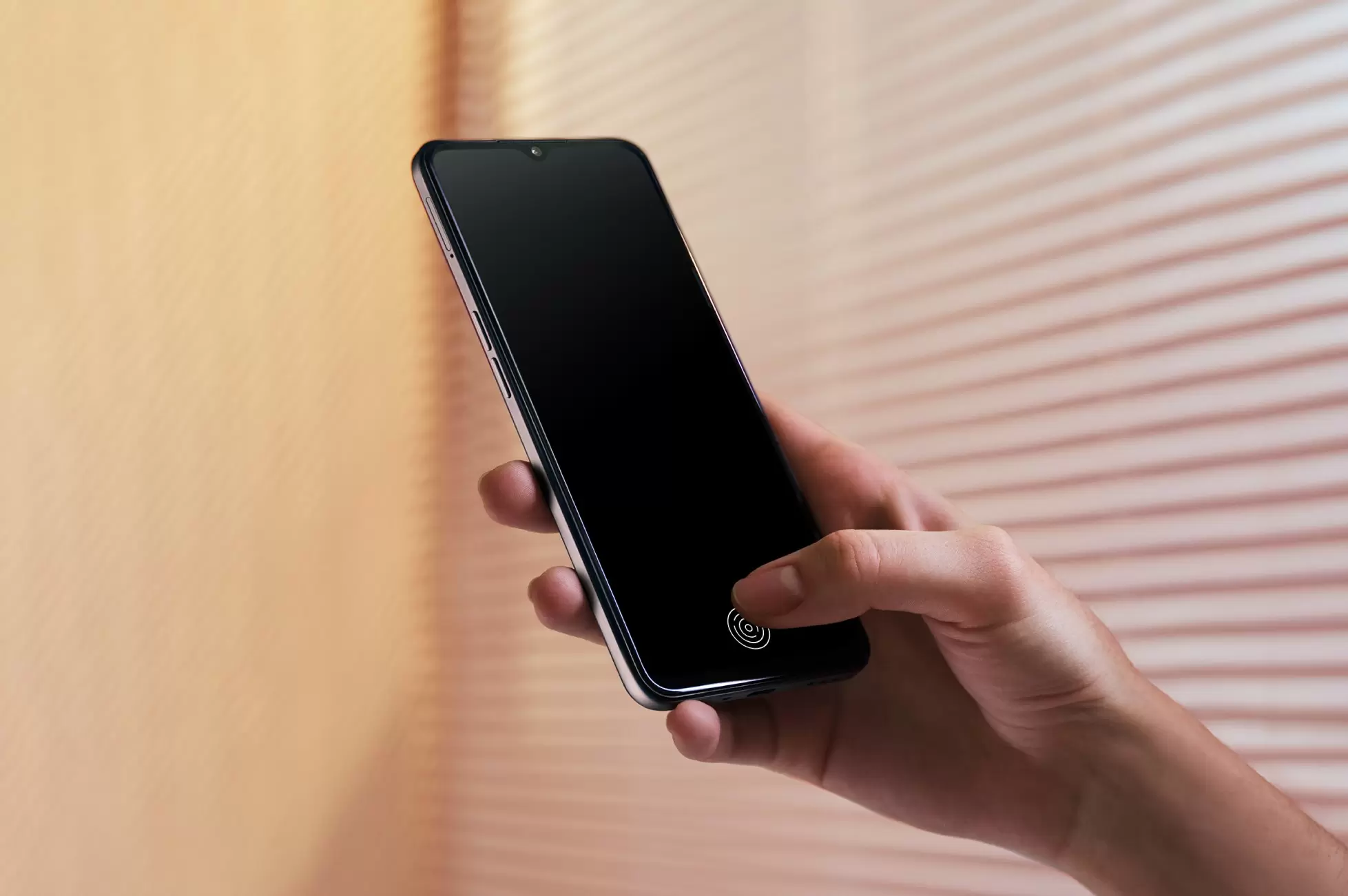 OPPO国内初のeSIM対応の SIMフリースマートフォン「OPPO A73」を発表 