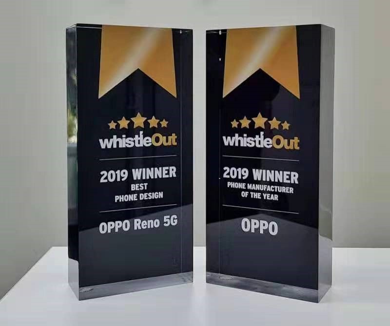 OPPO завоевала 2 премии WhistleOut Awards-2019 и представила экран-водопад.