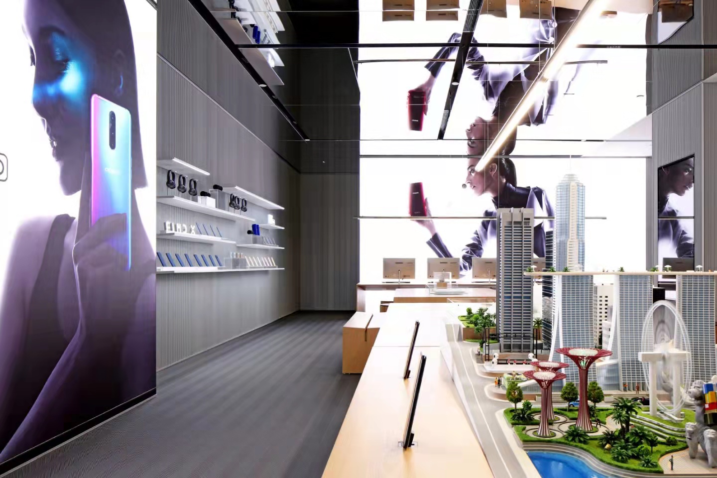 OPPO Bedok Mall Concept Store